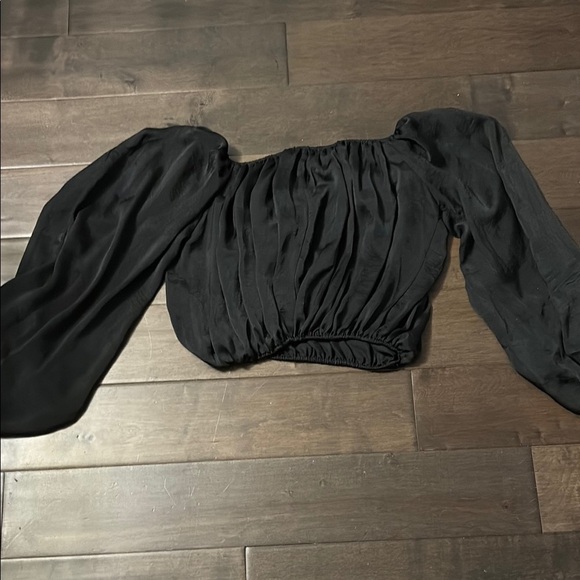 Yaya & co Black Off-Shoulder crop top Blouse, elastic cuffs, size small - Picture 6 of 8